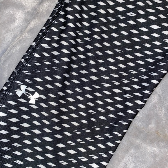 Under armor capris - Picture 3 of 5